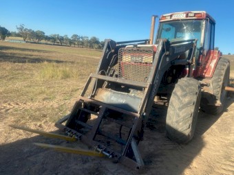 Case International 7120 Magnum with fel Loader 180hp