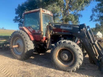 Case International 7120 Magnum with fel Loader 180hp