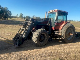 Case International 7120 Magnum with fel Loader 180hp