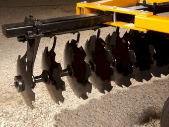 NEW Taylor-Way 32 Plate Tandem Disc Harrows (3.65 m Cut) - Built in the USA (Optional Rear Roller Baskets Available)