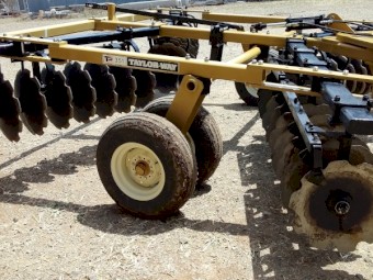 DEMO Taylor-Way 351 Tandem Off Set Disc 40 Plate Demo 4.45mt cut - 24