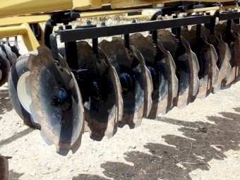 DEMO Taylor-Way 351 Tandem Off Set Disc 40 Plate Demo 4.45mt cut - 24" Disc's