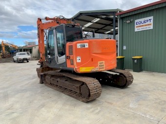 ZX135 HITACHI WITH TILT HITCH