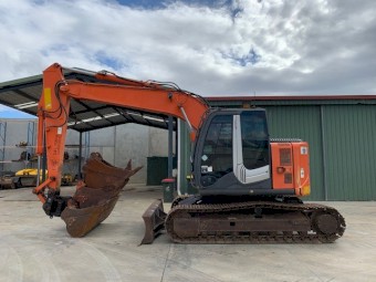 ZX135 HITACHI WITH TILT HITCH