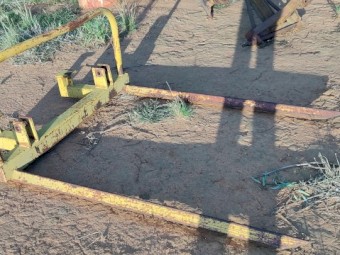 3-Point linkage hay bale carrier