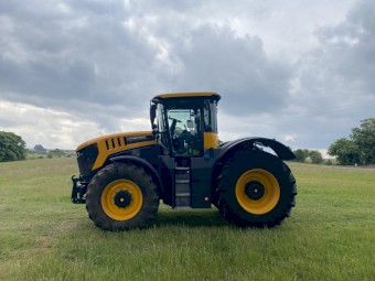 JCB Fastrac 8330 2018