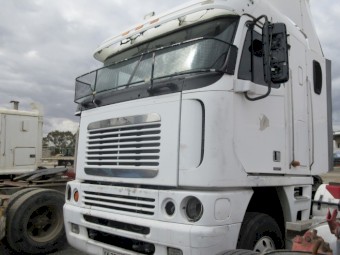 22. 2004 Freightliner Argosy (Wrecking)