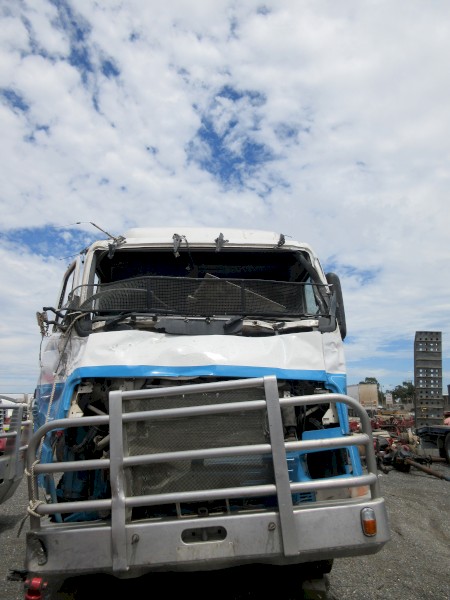 13. 1998 Volvo FH16 470 (wrecking)