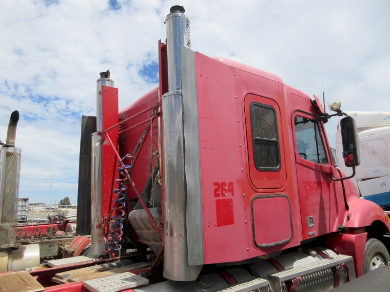 14. 2006 Freightliner Columbia CL 120 (WRECKING)