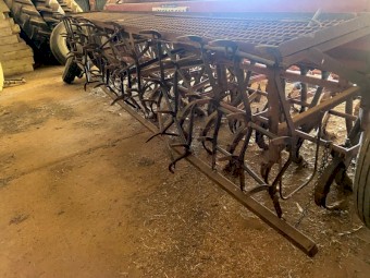 International combine, Davimac band seeder & roller