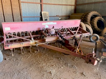 International combine, Davimac band seeder & roller