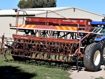 International 511 20 Run Direct Drill Combine