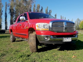 Dodge Ram 2500 4X4 Megacab 2006