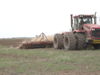 Kirovets K7M - 428hp Large 4WD Articulated Tractor