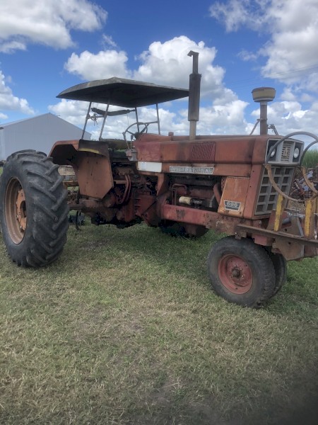 International 696 tricycle tractor