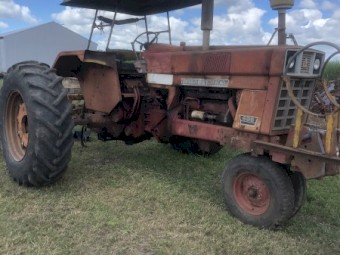 International 696 tricycle tractor