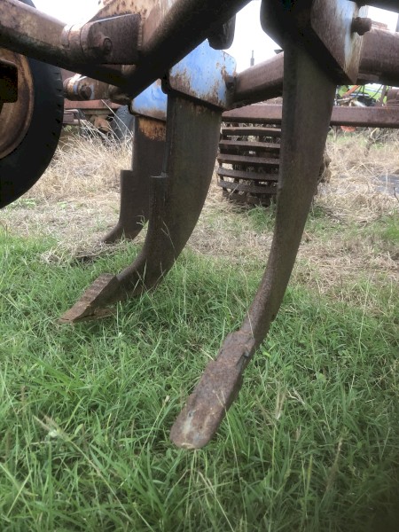 Grizzly 5 Tyne rippers with crumble roller 