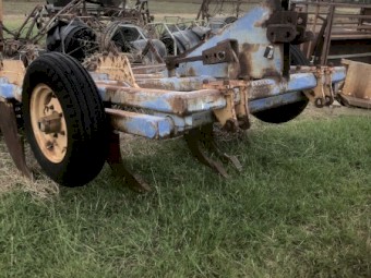 Grizzly 5 Tyne rippers with crumble roller 