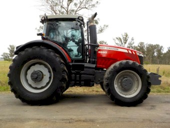 2014 Massey Ferguson 8690 Dyna-VT 370 hp Agricultural Farm Tractor