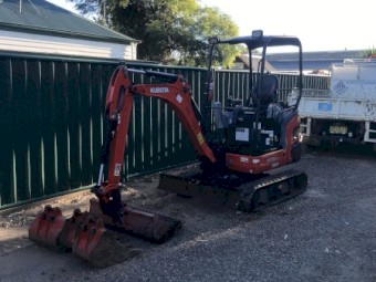 Kubota  KX018-4 ,1.8 ton Excavator on Rollmax Trailer