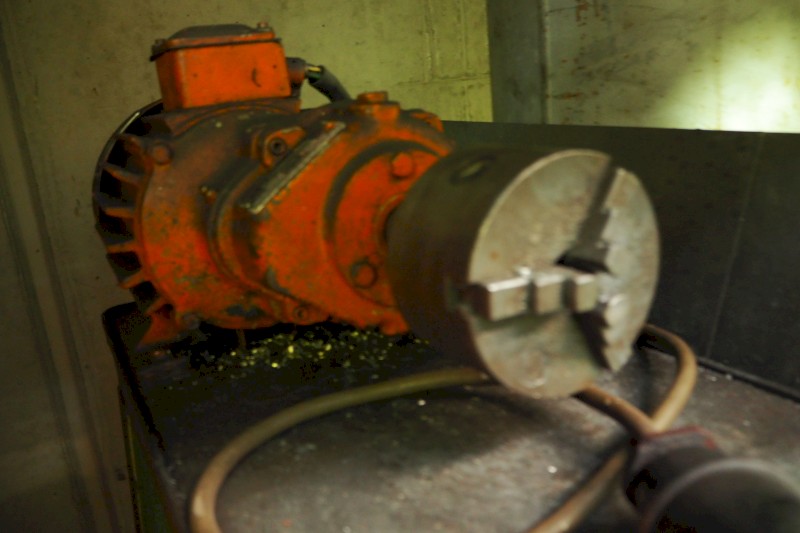 MSL 890 - MACHINNING TABLE WITH CHUCK, GEAR BOX AND SUMP PUMP