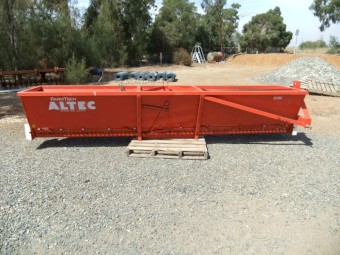 Farm Tech Drop Spreader