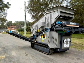 Late model 2019 Komplet Kompatto 221 Powerscreen Screening Machine Only 52 hours