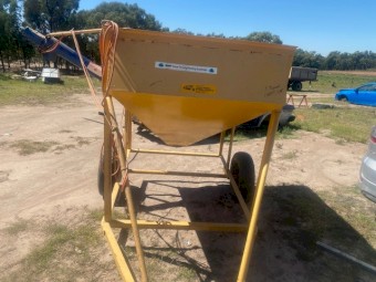 Coolamon  1 Tonne  Feedout Bin With Grainline Auger