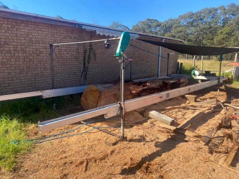 LUCAS SAWMILL portable, largest of the range Farm Tender