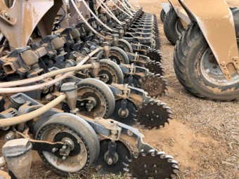 2013 NDF SA650 Disc Seeder