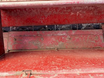 International 511 20 run Seeder