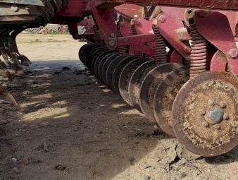 International 511 20 run Seeder