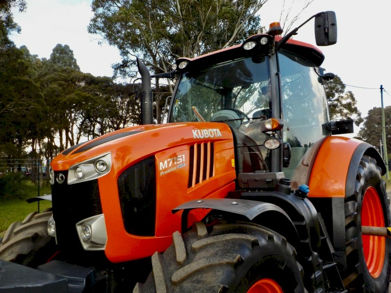 2017 Kubota M7151 Premium KVT 4x4 Agricultural Farm Tractor 170hp