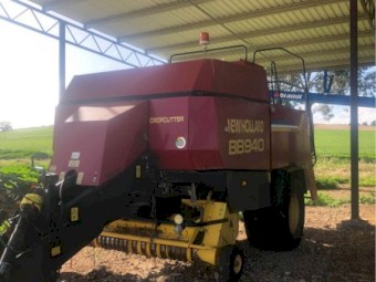 New Holland BB940 Baler