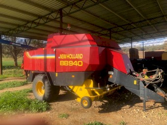 New Holland BB940 Baler