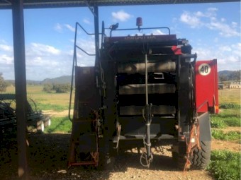 New Holland BB940 Baler