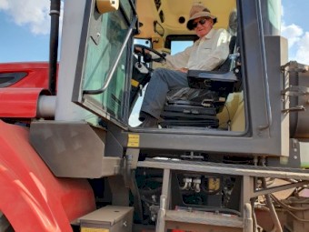 Kirovets K-7M 420 hp Standard 4WD Tractor