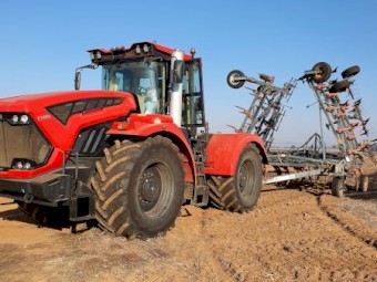Kirovets K-7M 420 hp Standard 4WD Tractor