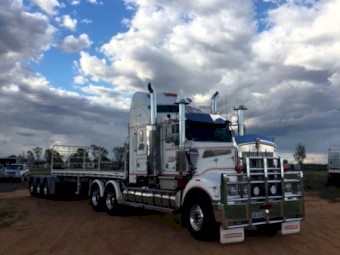 2004 Kenworth T904 Prime Mover