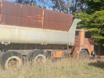 C1800 International Farm Truck