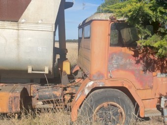 C1800 International Farm Truck
