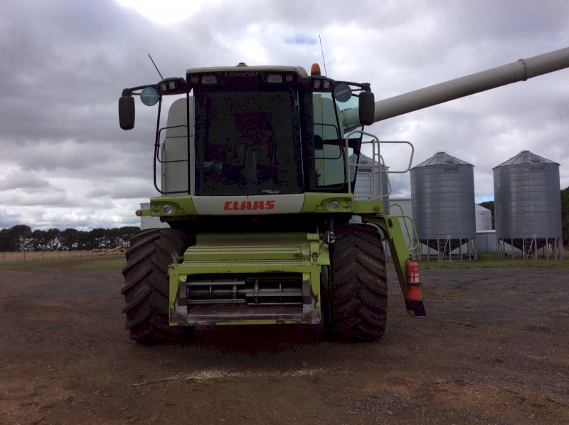 2006 Claas Lexion 560 with MacDon 962 Draper & Agware Canola Pick-up