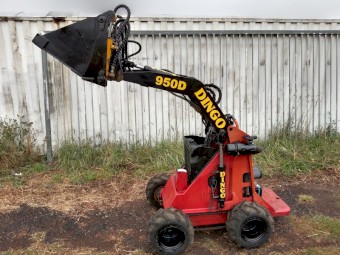 Dingo 950D Skid Steer w/ extra-wide 4-in-1 Bucket