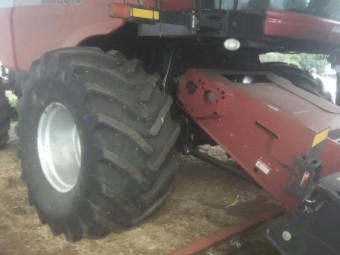 2004 Case IH 8010 with 2052 -39 foot front