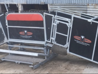 Combi Clamp Sheep Handler and 3 way draft
