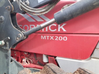 2007 McCormick MTX 200 Tractor with FEL