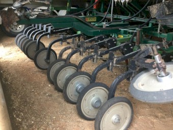 Janke 12m Air Seeder with Simplicity 9000L Air Cart   To be sold as whole unit