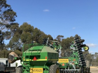 John Deere 735 Airseeder Bar and 787 Air Cart
