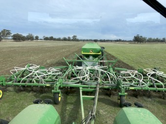 John Deere 735 Airseeder Bar and 787 Air Cart