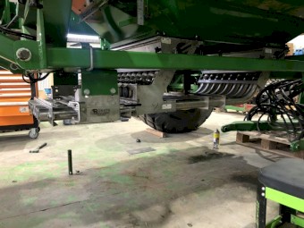 John Deere 735 Airseeder Bar and 787 Air Cart